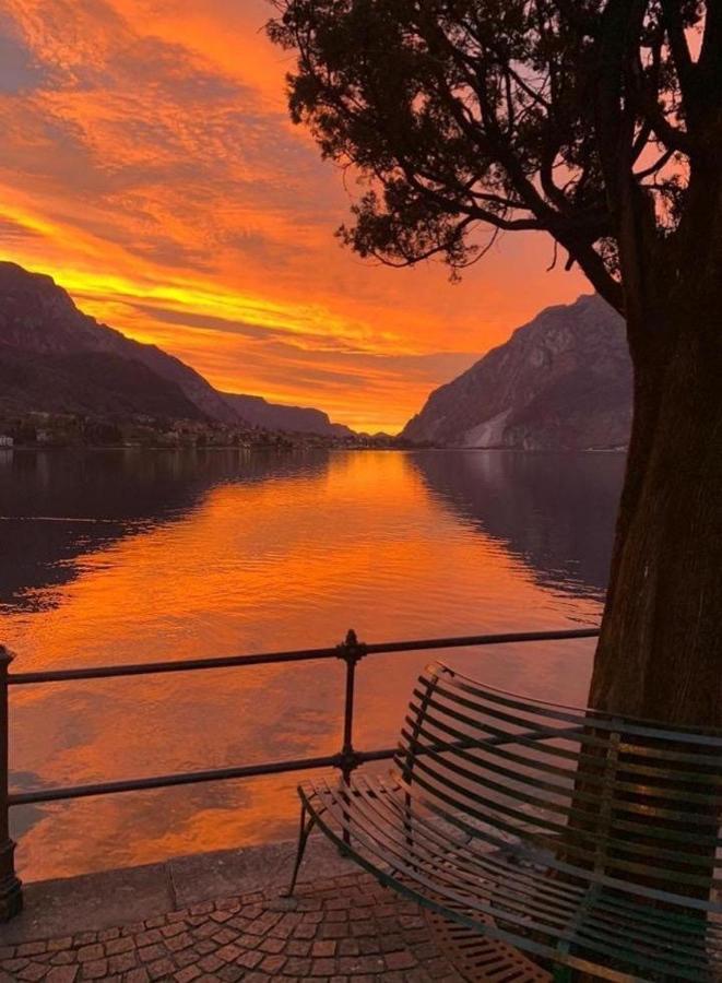 La Casina Al Lago マンデッロ・デル・ラーリオ エクステリア 写真