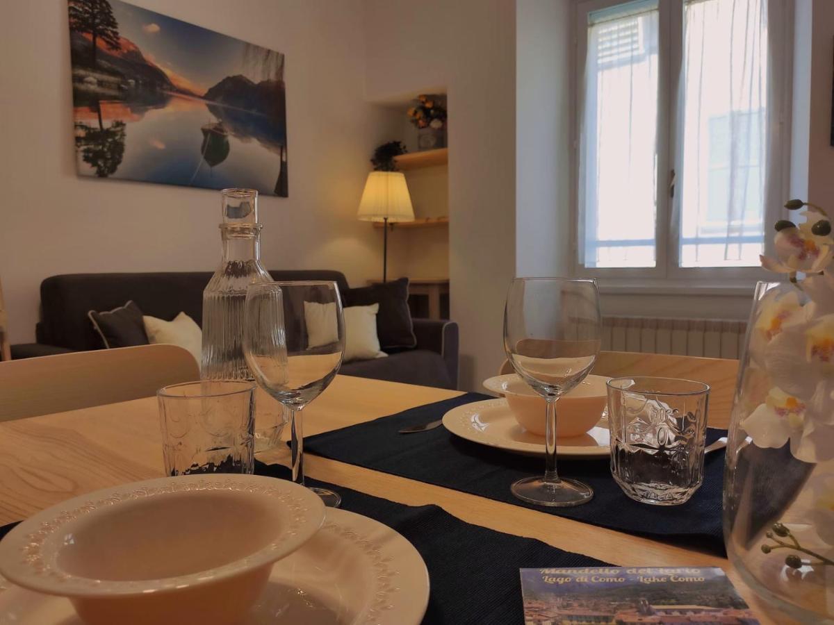 La Casina Al Lago マンデッロ・デル・ラーリオ エクステリア 写真