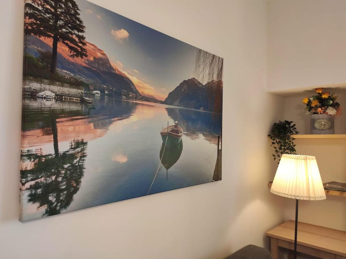La Casina Al Lago マンデッロ・デル・ラーリオ エクステリア 写真
